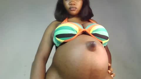 Snapshot of hot_choccoolate chatting on August 6, 11:45 am Zarah online show from August 6, 11:45 am