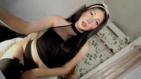 its me CLAUDIA online show from October 12, 4:00 am