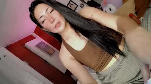 its me CLAUDIA online show from March 26, 7:03 am