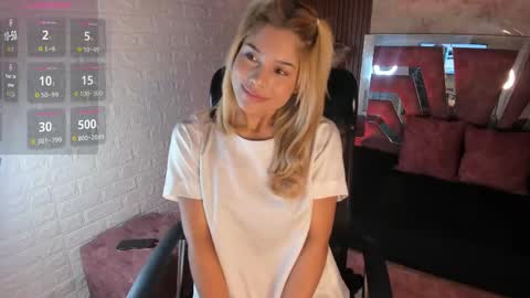 Snapshot of hot_cupid01 chatting on May 28, 10:56 am Valery online show from May 28, 10:56 am