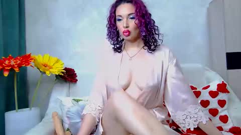 Snapshot of hot_darina chatting on May 29, 4:43 am Darina online show from May 29, 4:43 am