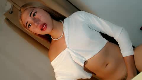 Snapshot of hot_little_angel18 chatting on May 24, 2:27 am hot_little_angel18 online show from May 24, 2:27 am
