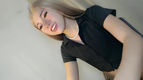 Snapshot of hot_little_angel18 chatting on June 14, 3:08 am hot_little_angel18 online show from June 14, 3:08 am
