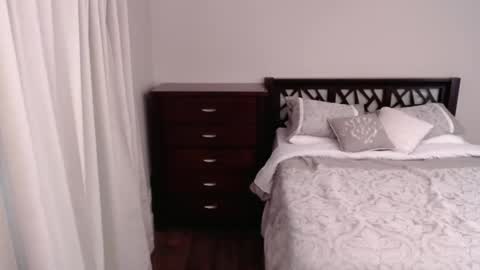 Snapshot of hot_milfy_mom chatting on April 28, 10:48 pm Rose Redwood online show from April 28, 10:48 pm