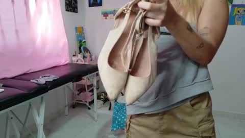 Mia online show from January 17, 5:16 pm