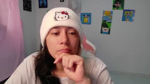 Mia online show from February 17, 1:40 pm