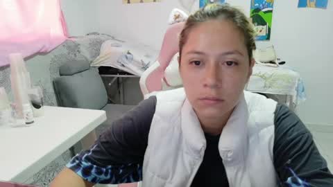 Mia online show from May 6, 3:06 pm