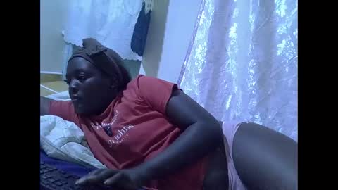 RAYLAH online show from February 7, 8:01 pm