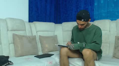 Hot Sharks   online show from February 4, 7:03 am