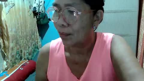 Snapshot of hotbetty_45 chatting on May 2, 11:37 am hotbetty_45 online show from May 2, 11:37 am