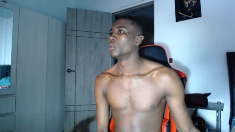 Snapshot of hotblacks07 chatting on June 8, 6:03 am rivas online show from June 8, 6:03 am