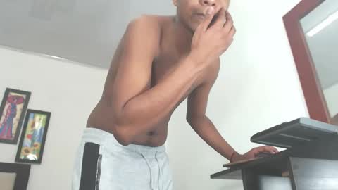 Snapshot of hotboyluxe chatting on February 10, 3:43 am hotboyluxe online show from February 10, 3:43 am