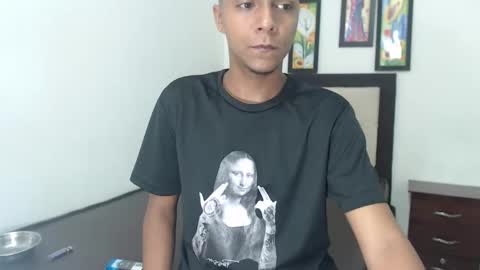 Snapshot of hotboyluxe chatting on February 17, 3:25 am hotboyluxe online show from February 17, 3:25 am