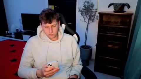 Hotboyshorny online show from April 25, 8:17 am