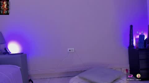 Snapshot of hotbrunne chatting on June 6, 1:21 am Astrid Steve coco online show from June 6, 1:21 am