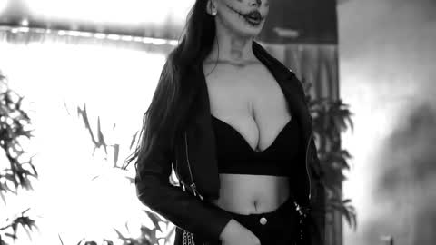 Anais online show from October 31, 9:54 am