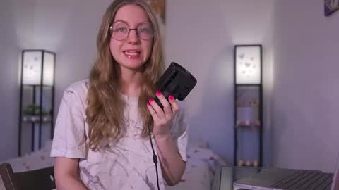 Snapshot of hotchillylovers chatting on February 20, 9:44 am NICK AND NORA online show from February 20, 9:44 am