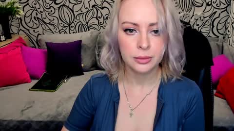 Snapshot of hotdreamhere chatting on December 16, 10:50 am Alice online show from December 16, 10:50 am