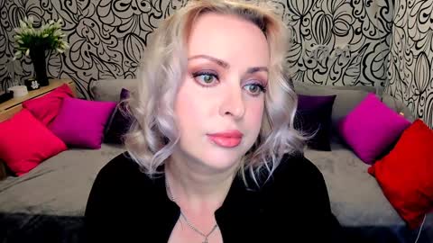 Snapshot of hotdreamhere chatting on January 10, 2:02 pm Alice online show from January 10, 2:02 pm