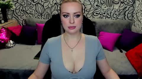 Snapshot of hotdreamhere chatting on March 1, 2:23 pm Alice online show from March 1, 2:23 pm