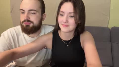 Snapshot of hotduoplay chatting on March 27, 7:24 pm Max and Alina online show from March 27, 7:24 pm