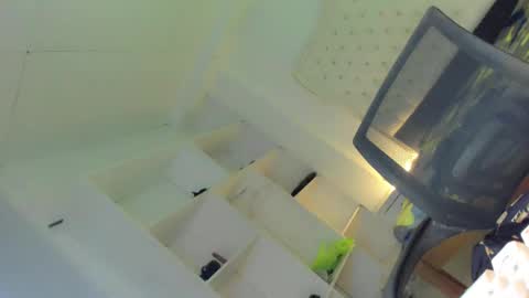 Snapshot of hotfalling_angel1 chatting on February 12, 6:40 am Angel online show from February 12, 6:40 am