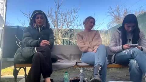 Snapshot of hotfallinganna chatting on March 8, 8:11 am Anna online show from March 8, 8:11 am