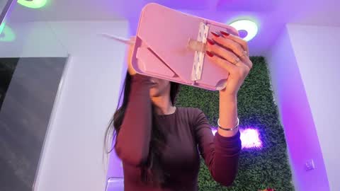 hotfallingdevil online show from November 25, 4:23 am