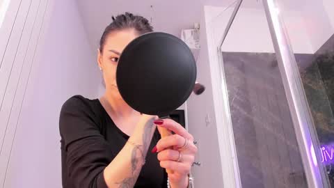 hotfallingdevil online show from February 16, 5:36 am