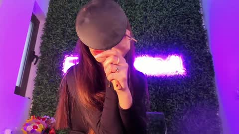 hotfallingdevil online show from March 25, 5:46 am