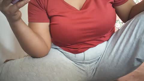 Snapshot of hotflowerclit chatting on January 12, 5:12 am hotflowerclit online show from January 12, 5:12 am