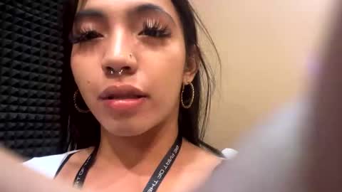 hotfucking_queen1111 online show from April 19, 2:16 pm
