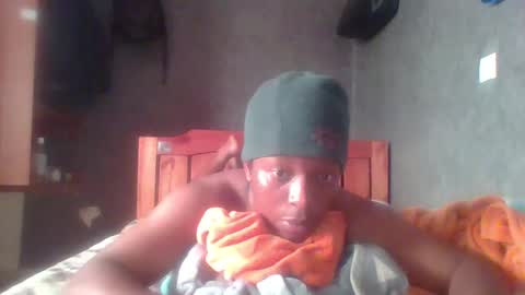 Snapshot of hotguyy001 chatting on February 16, 11:49 am hotguyy001 online show from February 16, 11:49 am