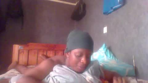 Snapshot of hotguyy001 chatting on February 18, 1:55 pm hotguyy001 online show from February 18, 1:55 pm