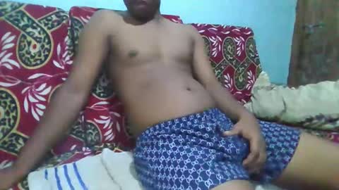 hotguyy001 online show from December 1, 1:54 am