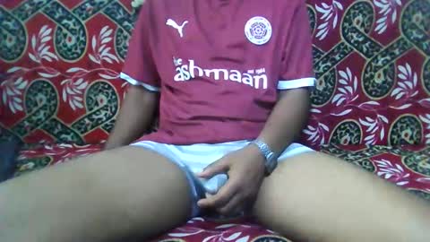 Snapshot of hotguyy001 chatting on June 1, 5:09 am hotguyy001 online show from June 1, 5:09 am