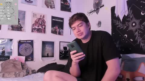 Snapshot of hothoneychile chatting on January 26, 12:37 am Sam and Nico online show from January 26, 12:37 am