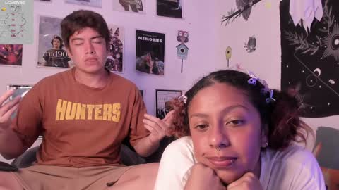 Snapshot of hothoneychile chatting on January 27, 2:42 am Sam and Nico online show from January 27, 2:42 am