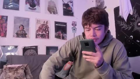 Snapshot of hothoneychile chatting on February 14, 12:30 am Sam and Nico online show from February 14, 12:30 am