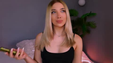 Snapshot of hotjessxx chatting on April 27, 6:44 am Maria online show from April 27, 6:44 am