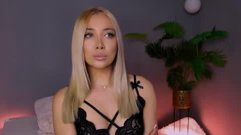 Snapshot of hotjessxx chatting on May 2, 4:50 am Maria online show from May 2, 4:50 am