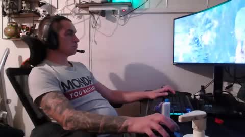 Snapshot of hotkinkytat chatting on December 5, 7:38 pm hotkinkytat online show from December 5, 7:38 pm