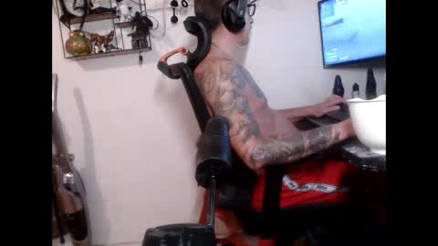 Snapshot of hotkinkytat chatting on February 23, 10:20 pm hotkinkytat online show from February 23, 10:20 pm