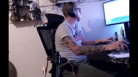 hotkinkytat online show from December 18, 12:33 pm