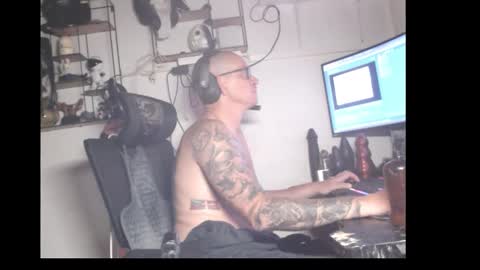 Snapshot of hotkinkytat chatting on April 8, 9:59 pm hotkinkytat online show from April 8, 9:59 pm