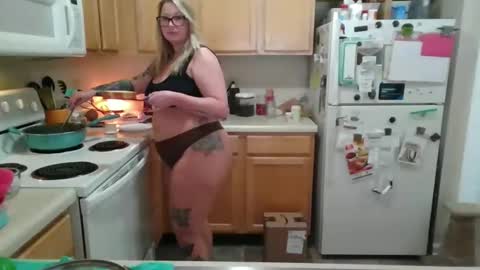 Snapshot of hotkitty090 chatting on May 24, 10:37 pm Hotkitty090 online show from May 24, 10:37 pm