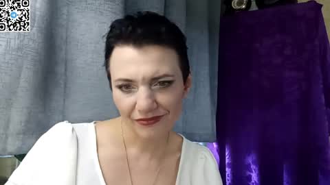 hotmamaqueen234 online show from April 19, 1:10 pm