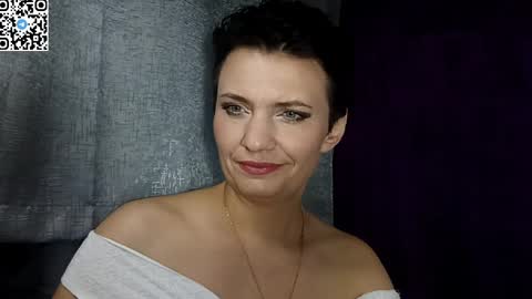 Snapshot of hotmamaqueen234 chatting on May 5, 8:17 pm hotmamaqueen234 online show from May 5, 8:17 pm