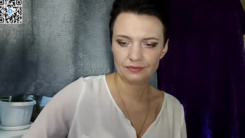 Snapshot of hotmamaqueen234 chatting on May 11, 2:45 pm hotmamaqueen234 online show from May 11, 2:45 pm