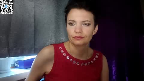 Snapshot of hotmamaqueen234 chatting on June 5, 8:53 am hotmamaqueen234 online show from June 5, 8:53 am